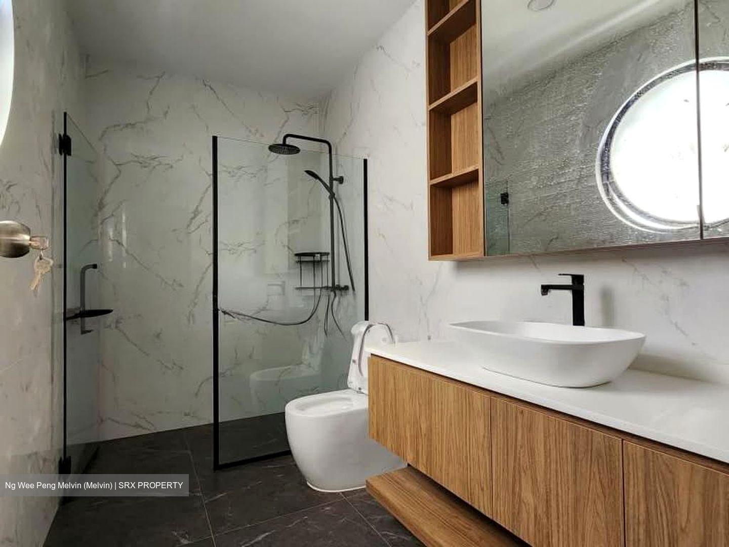 Kew Vale (D16), Terrace #585652951